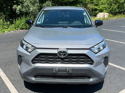 Used 2023 Toyota RAV4 LE AWD/4WD image 4