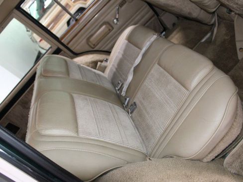 Used 1991 Jeep Grand Wagoneer 4X4 image 60
