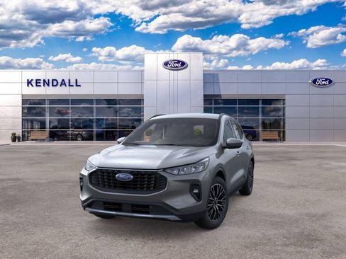 Used 2025 Ford Escape SE FWD image 2