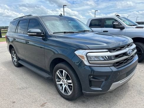 Used 2024 Ford Expedition XLT RWD image 3