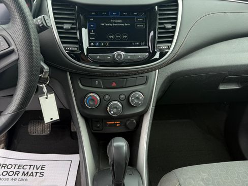 Used 2018 Chevrolet Trax LS AWD/4WD image 12