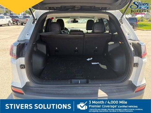 Used 2019 Jeep Cherokee Trailhawk w/ Cold Weather Group AWD/4WD image 9