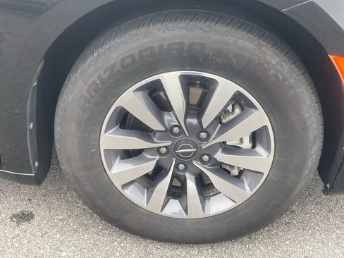 Used 2023 Chrysler Pacifica Touring-L FWD image 30