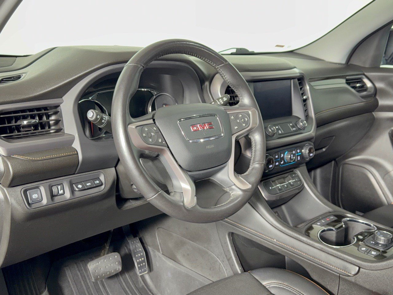 Used 2022 GMC Acadia AT4 w/ Technology Package AWD/4WD image 4