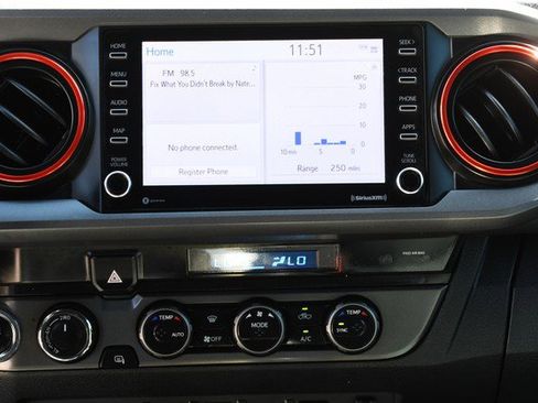 Used 2022 Toyota Tacoma TRD Off-Road image 19