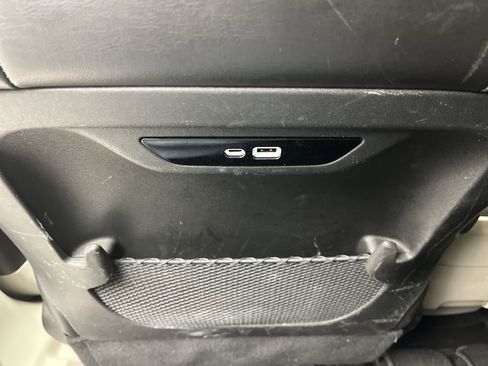 Used 2024 Chrysler Pacifica Touring-L image 12