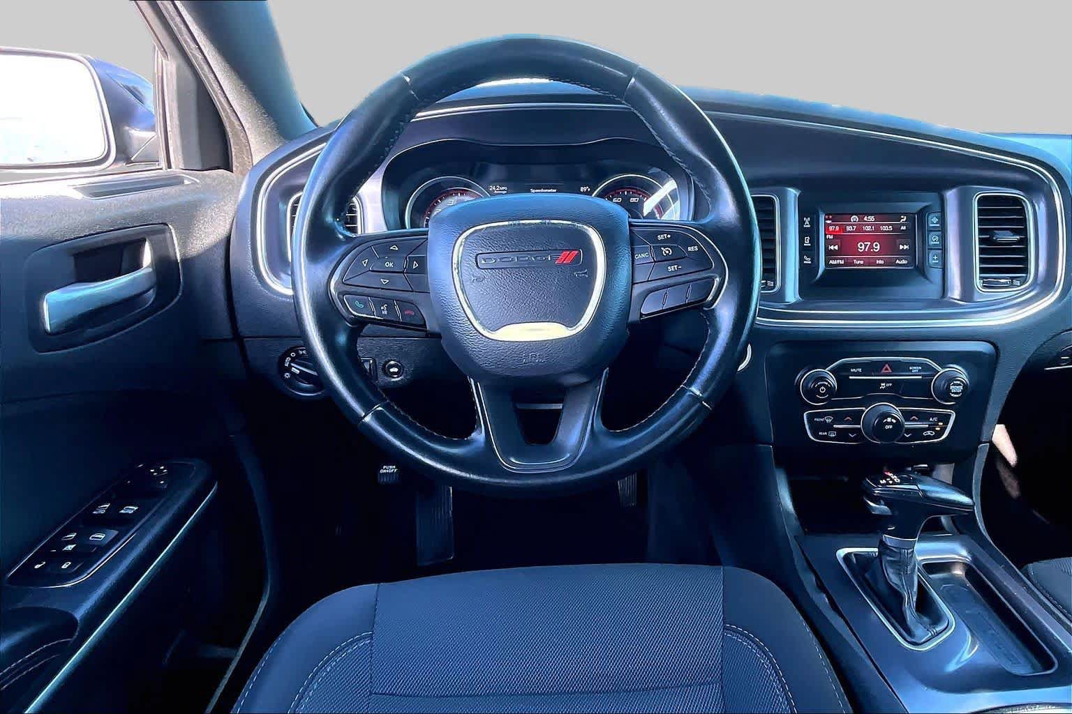 Used 2017 Dodge Charger SE RWD image 6