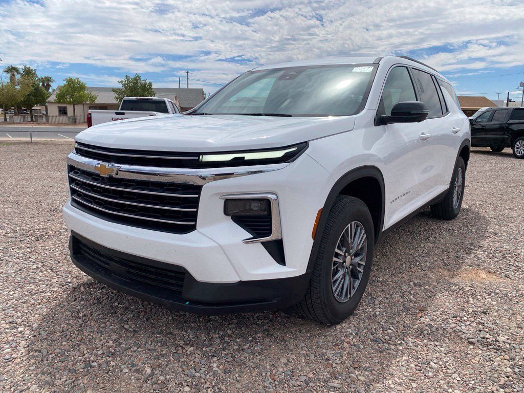 Used 2026 Chevrolet Traverse LT w/ Driver Confidence Package FWD image 2