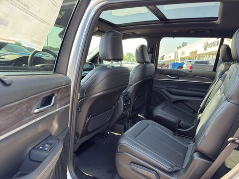 New 2025 Jeep Grand Cherokee L Limited w/ Luxury Tech Group II image 31