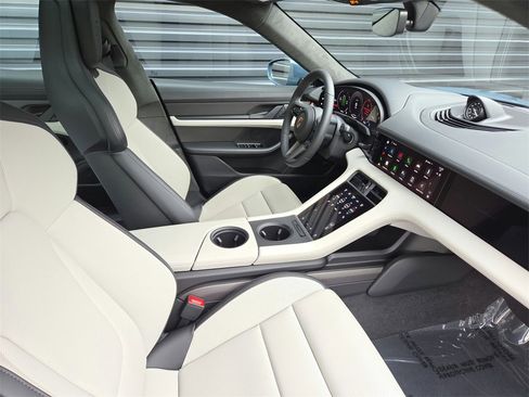 Used 2025 Porsche Taycan GTS image 18