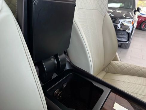 Used 2017 Bentley Bentayga image 33
