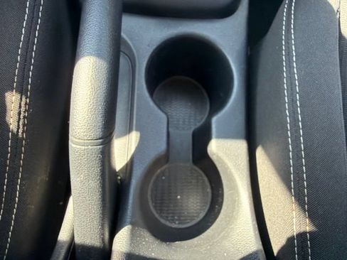 Used 2025 Hyundai Venue SEL FWD image 35