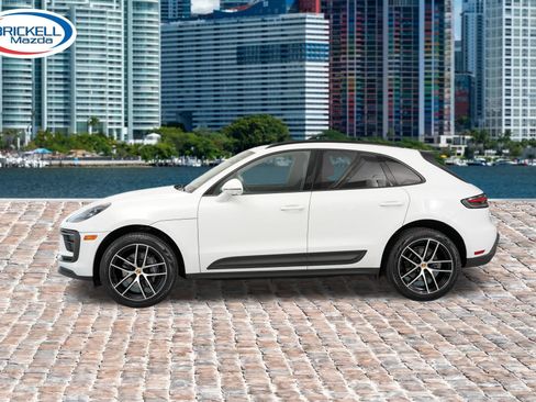 Used 2022 Porsche Macan AWD/4WD image 4
