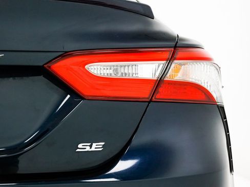 Used 2018 Toyota Camry SE image 25