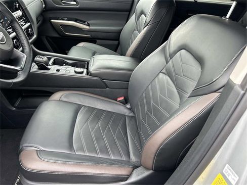 Used 2025 Nissan Pathfinder Platinum w/ Cargo Package image 13