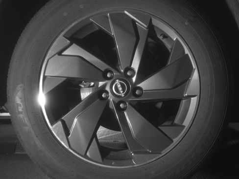 Used 2025 Nissan Rogue SV FWD image 15