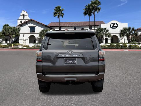 Used 2018 Toyota 4Runner SR5 Premium RWD image 3