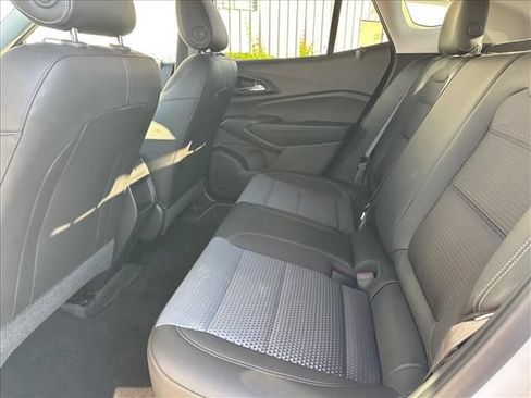 Certified 2025 Chevrolet Trax LT w/ Driver Confidence Package FWD image 17