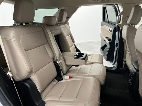 Used 2024 Ford Explorer XLT w/ Equipment Group 202A image 18