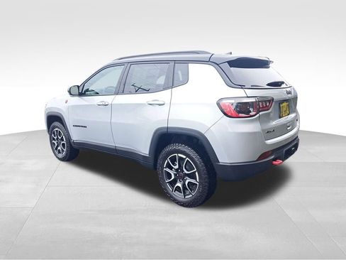 New 2026 Jeep Compass Trailhawk w/ Sun, Sound & Navigation Group AWD/4WD image 3