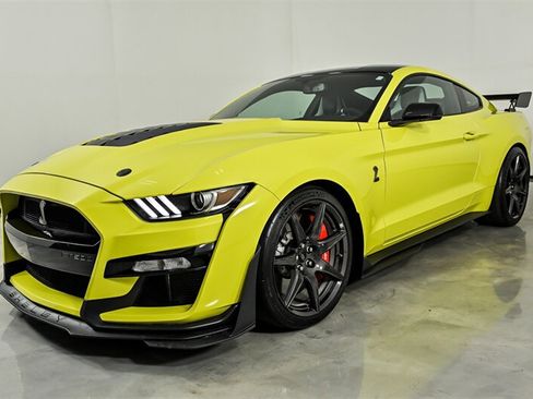 Used 2021 Ford Mustang Shelby GT500 w/ Carbon Fiber Track Pack RWD image 5