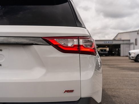 Used 2021 Chevrolet Traverse RS FWD image 16