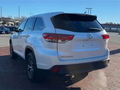 Used 2019 Toyota Highlander LE image 9