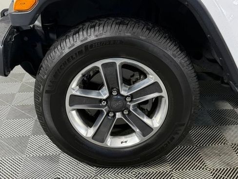 Used 2019 Jeep Wrangler Unlimited Sahara AWD/4WD image 12