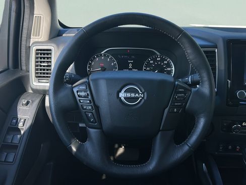 Used 2024 Nissan Frontier SV w/ SV Convenience Package RWD image 16