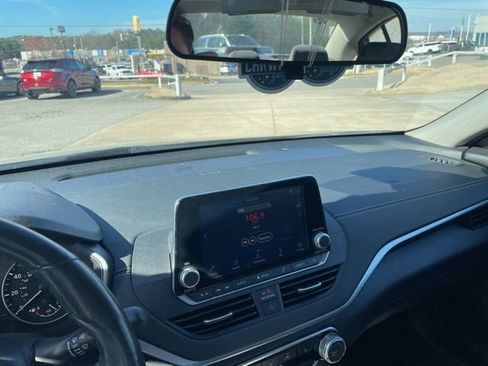 Used 2022 Nissan Altima 2.5 SV w/ SV Premium Package image 11