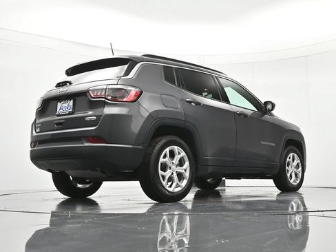 Used 2024 Jeep Compass Latitude AWD/4WD image 39