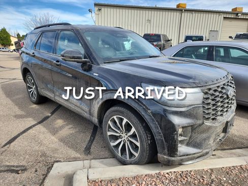 Used 2025 Ford Explorer ST-Line image 1