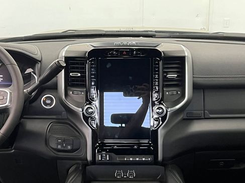 Used 2025 RAM 3500 Laramie AWD/4WD image 19