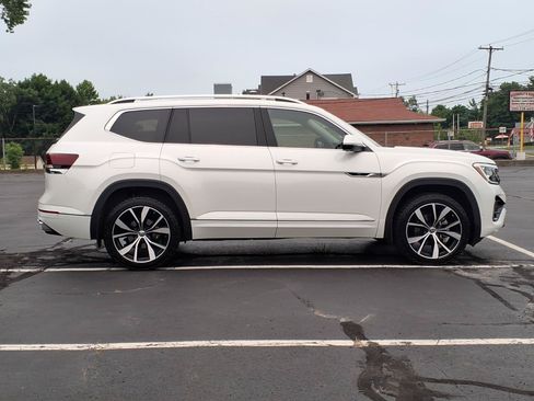 Used 2024 Volkswagen Atlas SEL Premium R-Line AWD/4WD image 2