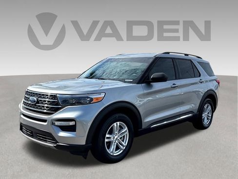Used 2022 Ford Explorer XLT w/ Equipment Group 202A RWD image 3