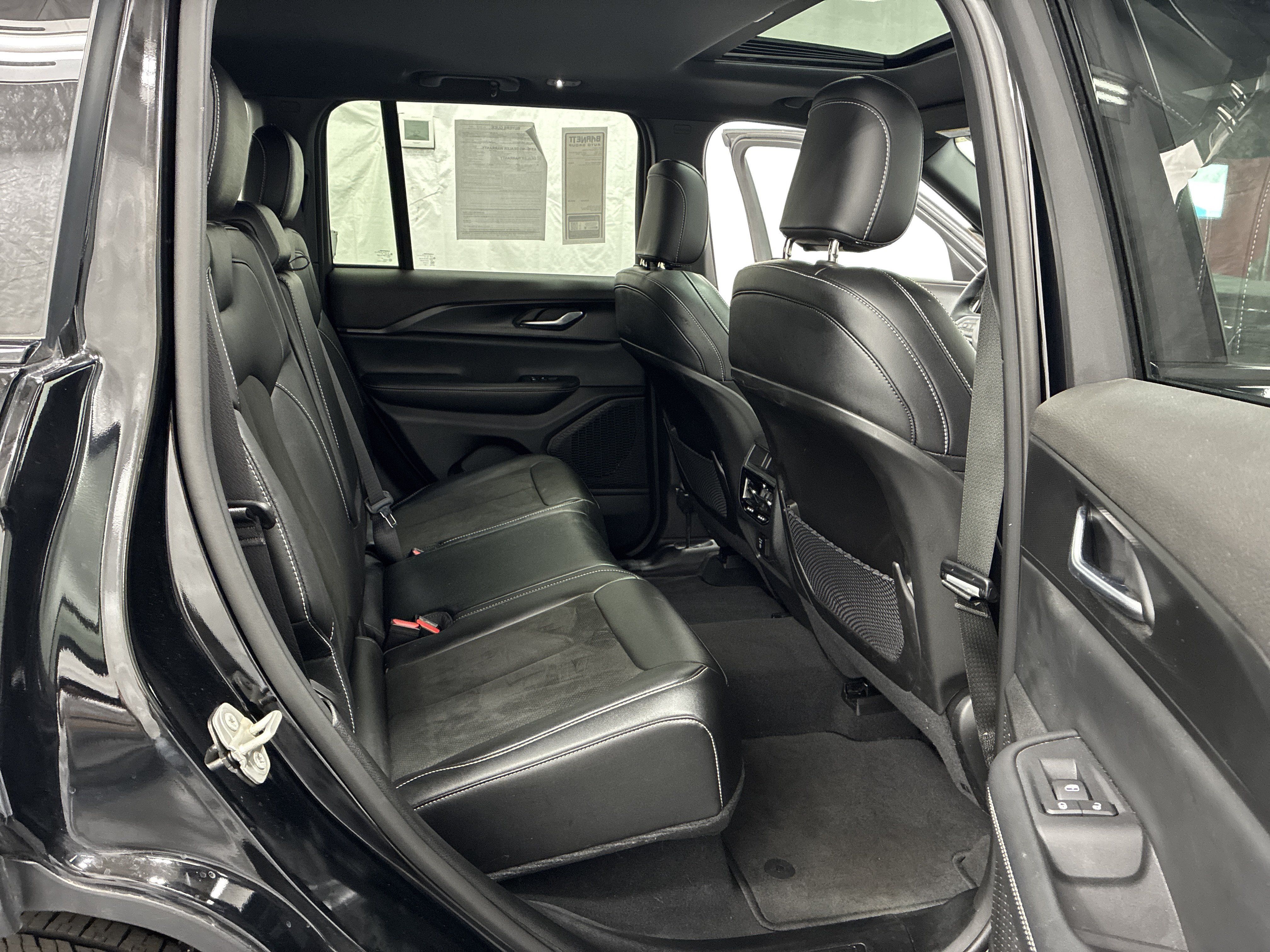 Used 2023 Jeep Grand Cherokee Altitude AWD/4WD image 11