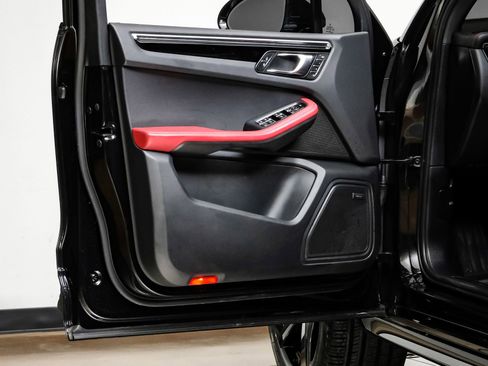 Used 2024 Porsche Macan image 44