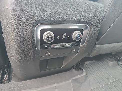 Used 2024 GMC Yukon XL AT4 w/ AT4 Premium Plus Package AWD/4WD image 21