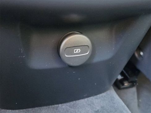 Used 2023 Volvo XC60 B5 Core image 21