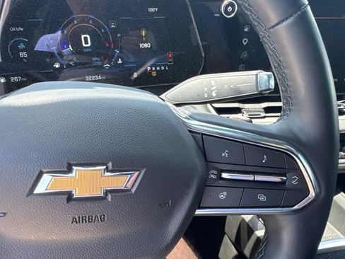 Used 2025 Chevrolet Equinox LT FWD image 18