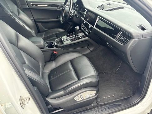 Used 2023 Porsche Macan AWD/4WD image 27