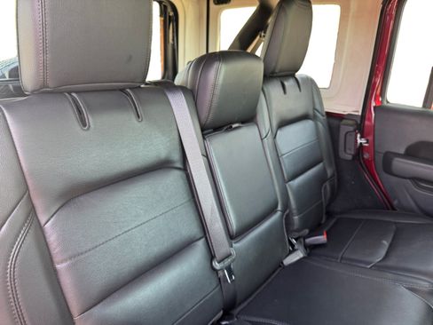 Used 2021 Jeep Wrangler Unlimited Sahara AWD/4WD image 18