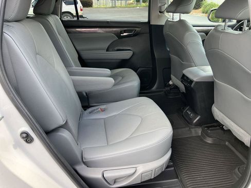 Used 2023 Toyota Highlander Limited FWD image 32