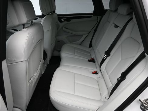 Certified 2025 Porsche Macan AWD/4WD image 7