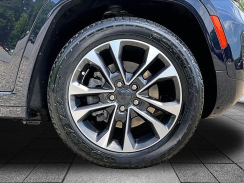 Used 2023 Jeep Grand Cherokee Overland AWD/4WD image 8