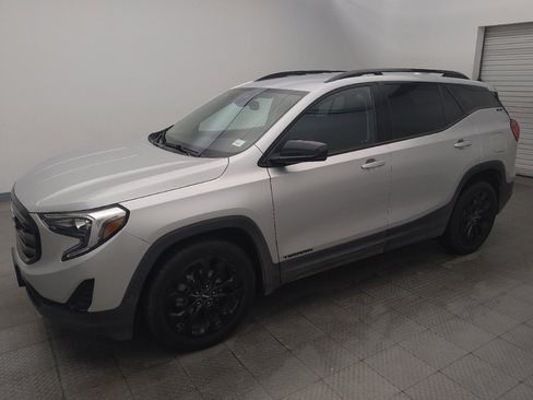 Used 2020 GMC Terrain SLE w/ Driver Convenience Package FWD image 2