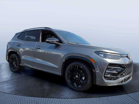 New 2026 Volkswagen Tiguan SE R-Line FWD image 1