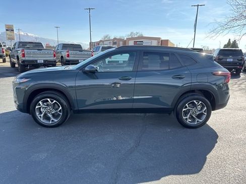 Used 2025 Chevrolet Trax LT image 4