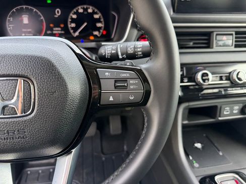 Used 2025 Honda Pilot EX-L image 18