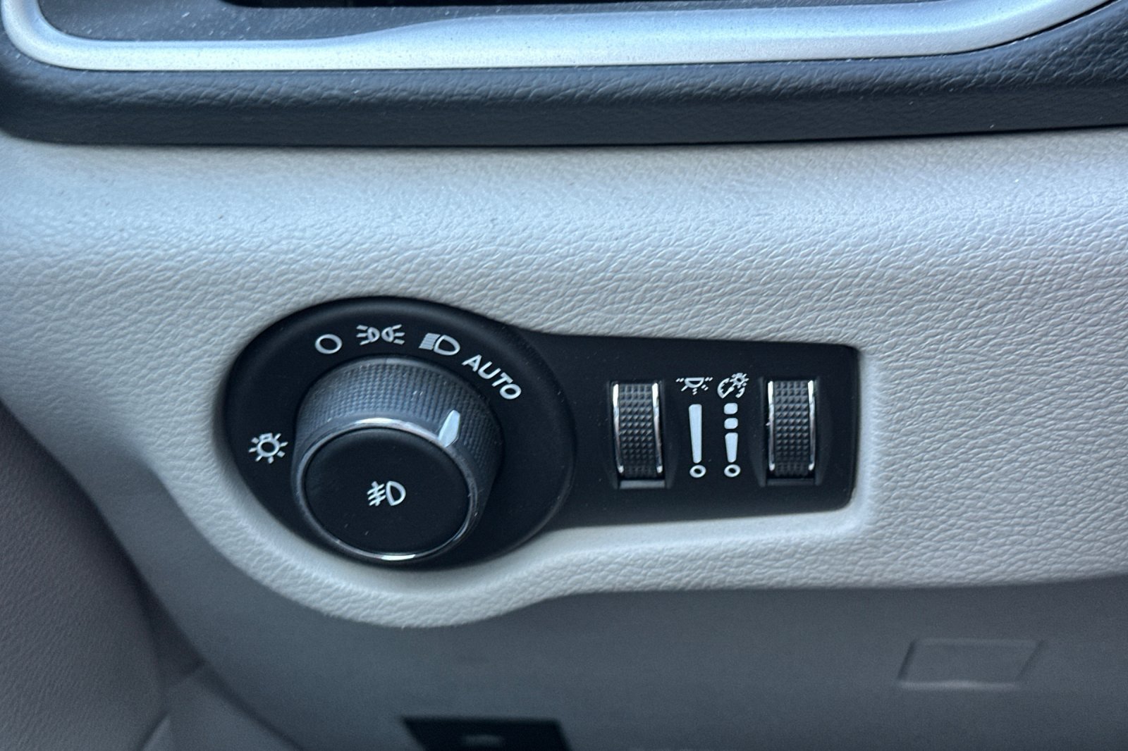 Used 2019 Chrysler Pacifica Touring-L w/ Advanced Safetytec Group FWD image 40